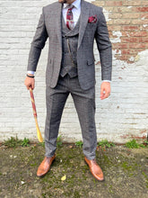 Costume à carreaux dans le style des années 1940